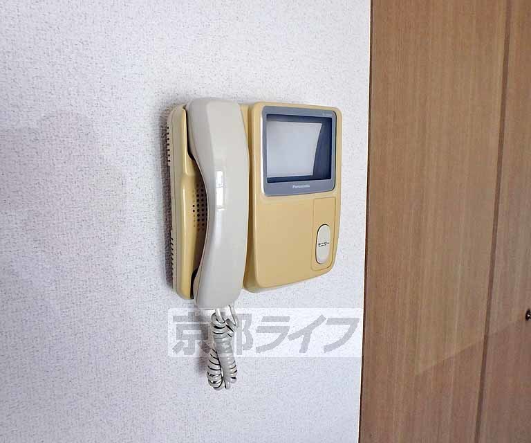 セキュリティ　鍵をかけたまま訪問者と会話ができます