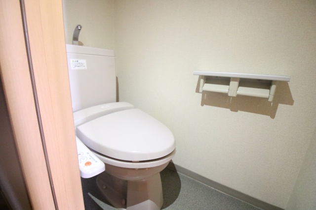 トイレ　※別室の参考写真の為、現況優先です。