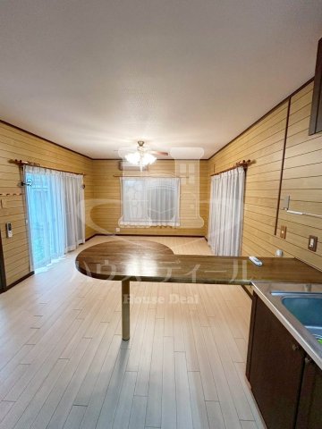 居室・リビング　ゆったり過ごせる居間です