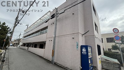 建物外観　敷地内に駐車場あります！