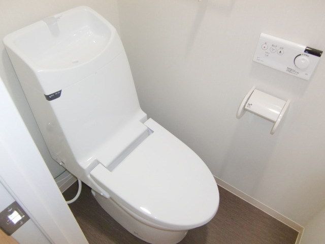トイレ　★嬉しいウォシュレット付のトイレです