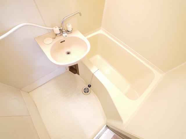 バス・シャワールーム　お風呂で日々の疲れを落としましょう