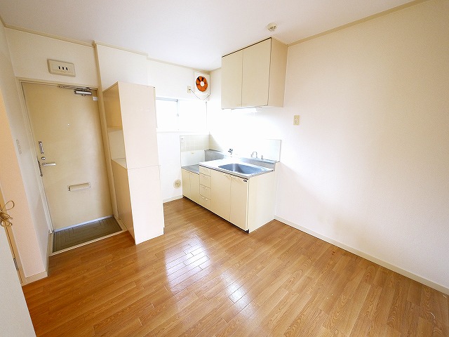 居室・リビング　ご家族で団らん出来るダイニングキッチンです。