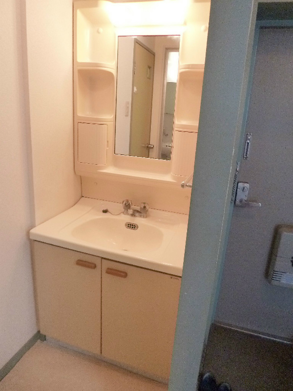 その他　独立洗面台がございます。