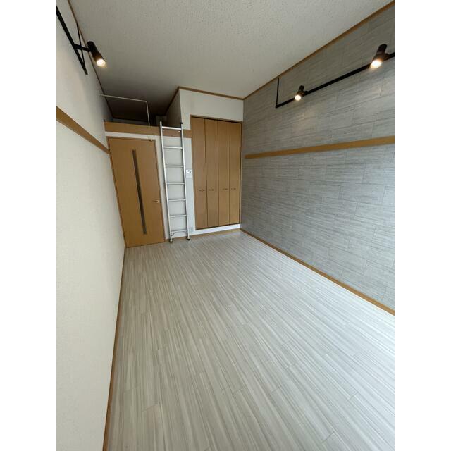 居室・リビング　別のお部屋の写真となります。現況優先。