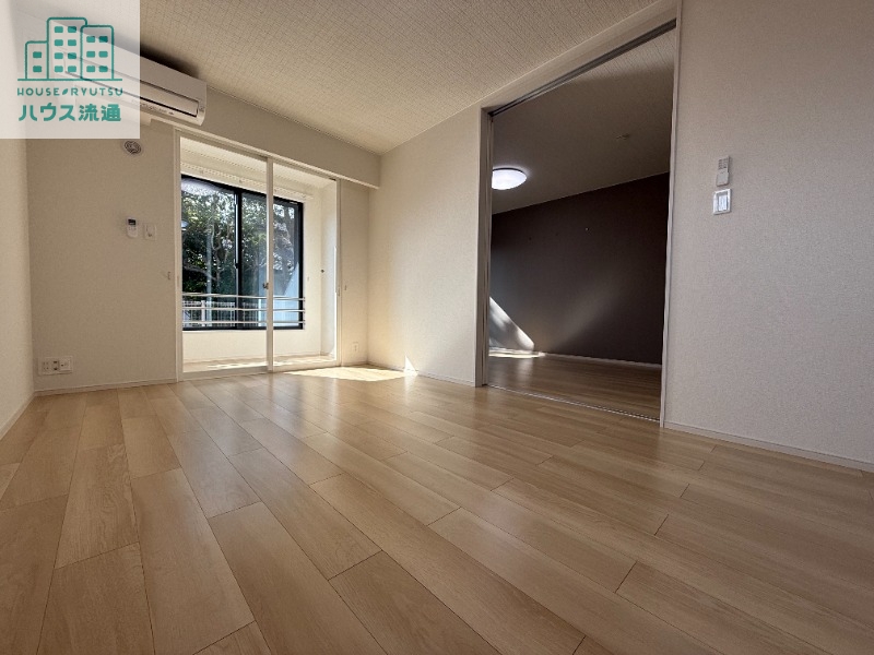 居室・リビング　※同タイプ別号室のお写真です