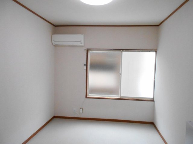 居室・リビング　明るいリビング