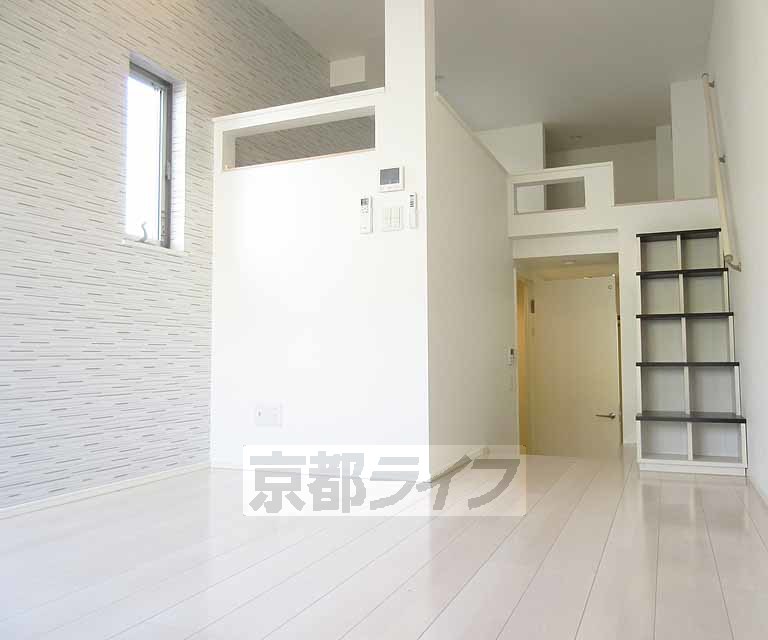 居室・リビング　おしゃれなロフトがあります