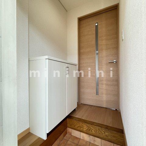 玄関　※写真は別号室のものですので現状優先させていただきます。