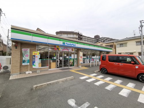 コンビニ　ファミリーマート 東くみの木一丁目店（コンビニ）まで376m
