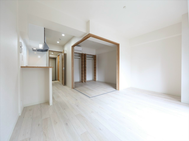 居室・リビング　ＬＤＫ12.1帖　洋室5.5帖　つなげても仕切っても使えます