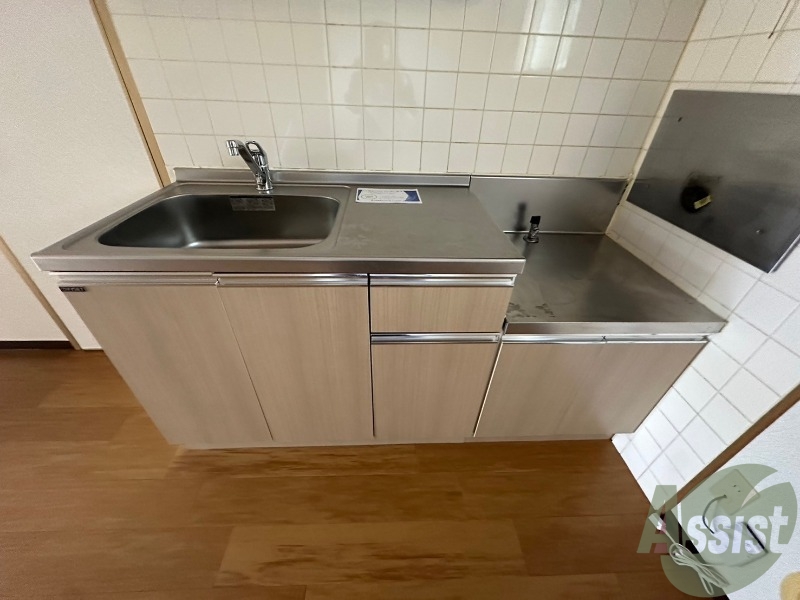 キッチン　キッチンは綺麗で調理スペースもしっかりございます。