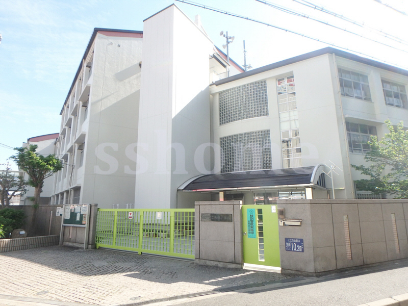 小学校　西郷小学校（小学校）まで183m