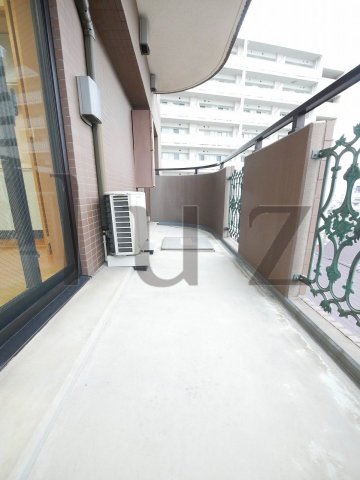 バルコニー　日が差し込むバルコニーです。