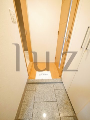 玄関　すっきりとした玄関スペースです。