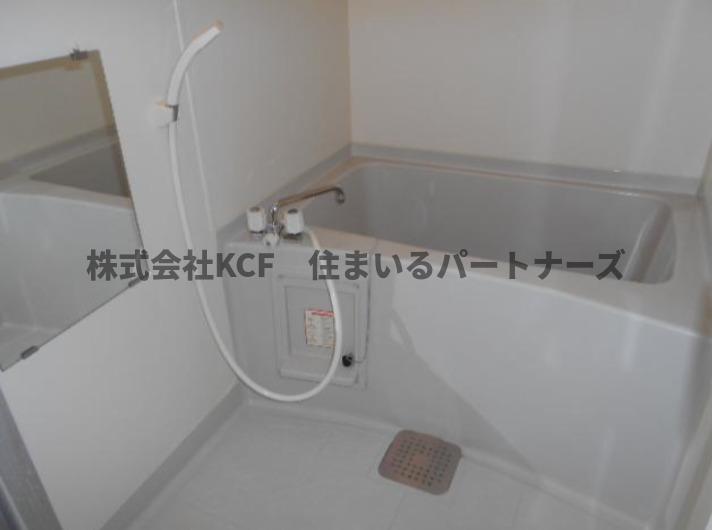 バス・シャワールーム　コンパクトで使いやすいお風呂です