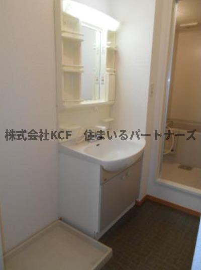 洗面設備　ゆったりとスペースのある洗面所