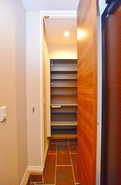 エントランス　★こんなに靴ないよ・・・シューズクローク★