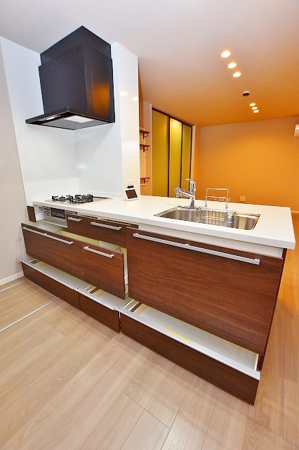 キッチン　★３口ガスシステムキッチン(グリル付)★