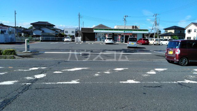 コンビニ　ファミリーマート 水戸東前店（コンビニ）まで1037m
