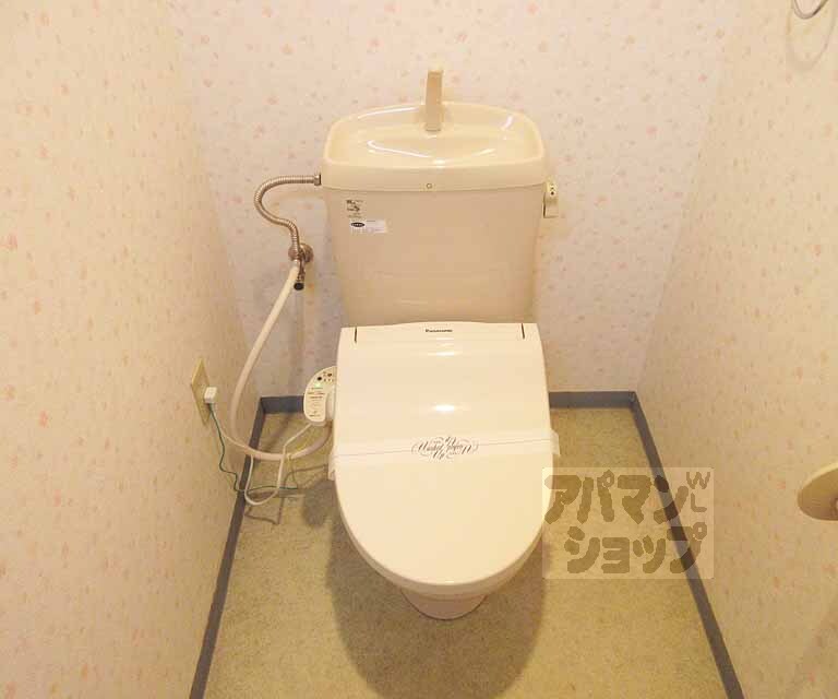 トイレ　温水洗浄便座付きです。