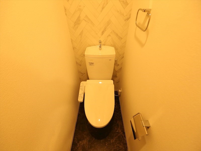 トイレ　温水洗浄暖房便座付トイレ