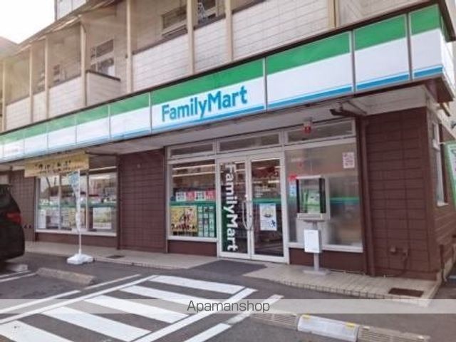 コンビニ　ファミリーマート（コンビニ）まで240m