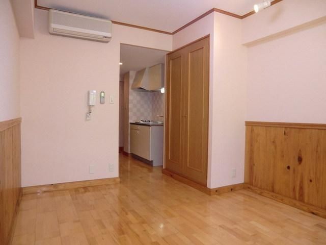 居室・リビング　エアコン完備洋室