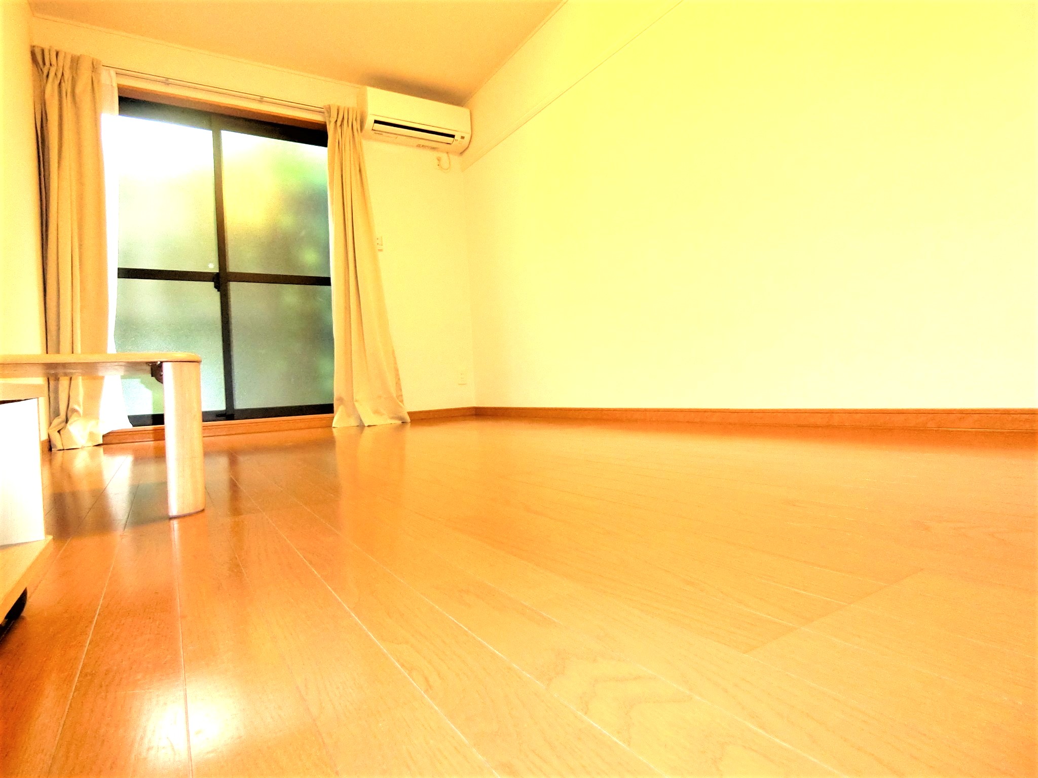その他部屋・スペース　エアコン・テレビ・ローテーブル・照明・カーテンを完備です☆
