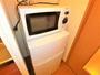 その他共有部分　キッチンに２ドア冷蔵庫・電子レンジが備え付けです☆