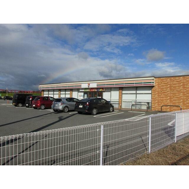 コンビニ　セブンイレブン烏山バイパス店（コンビニ）まで300m