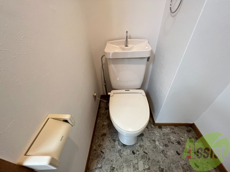 トイレ　こちらはトイレです。清潔感があり、安心して使用できます。