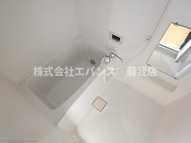 バス・シャワールーム　コンパクトで使いやすいお風呂です