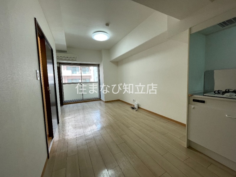 居室・リビング　別部屋写真・反転タイプ