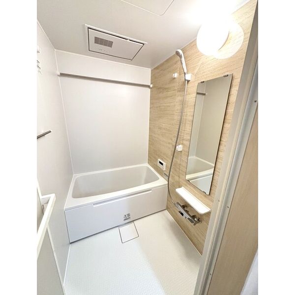 バス・シャワールーム　同型タイプの写真です。現況優先。