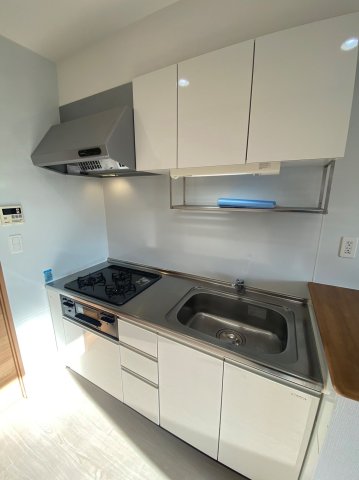 キッチン　※別部屋のお写真で反転しており、現況優先と致します。