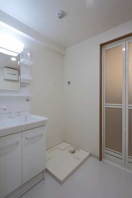 洗面設備　※別部屋のお写真で、現況優先と致します。