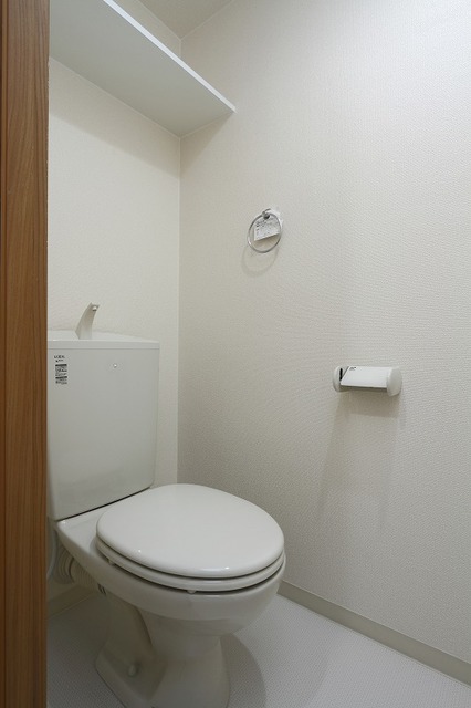 トイレ　※別部屋のお写真で、現況優先と致します。