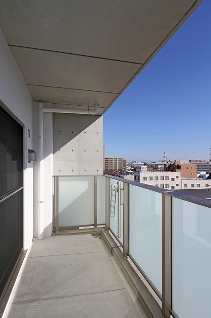 バルコニー　※別部屋のお写真で、現況優先と致します。