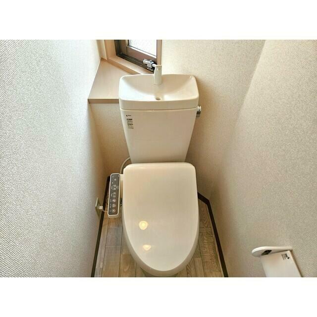 トイレ　温水洗浄暖房便座