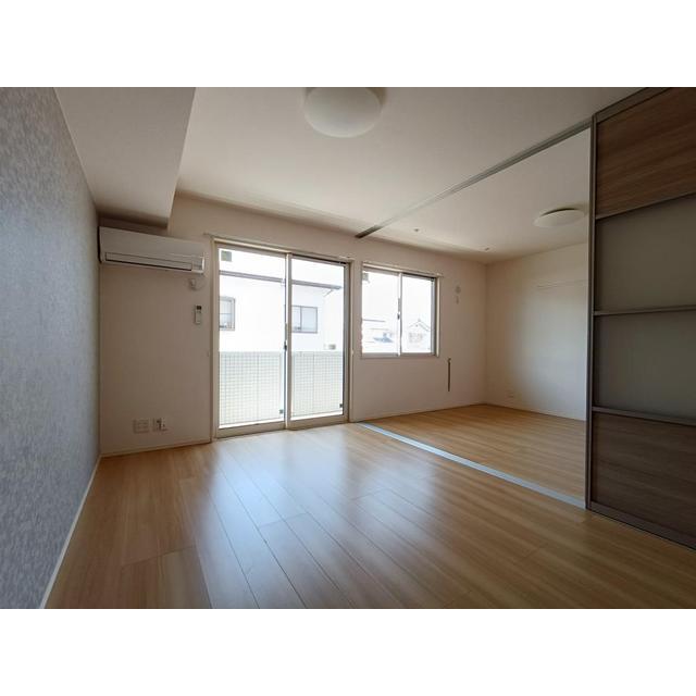 トイレ　※反転、色など異なります。