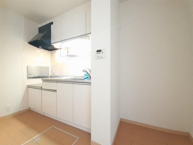 キッチン　吊るし棚付きの使いやすいキッチン！