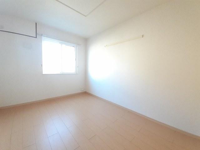 その他部屋・スペース　明るいフローリングフロアです♪