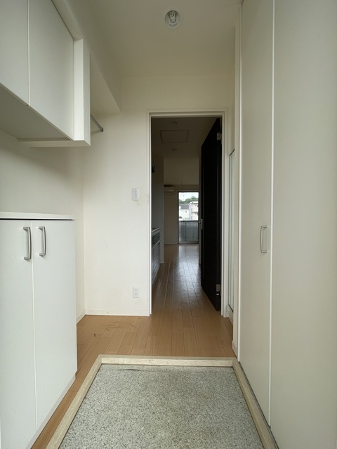 玄関　※別部屋参考写真