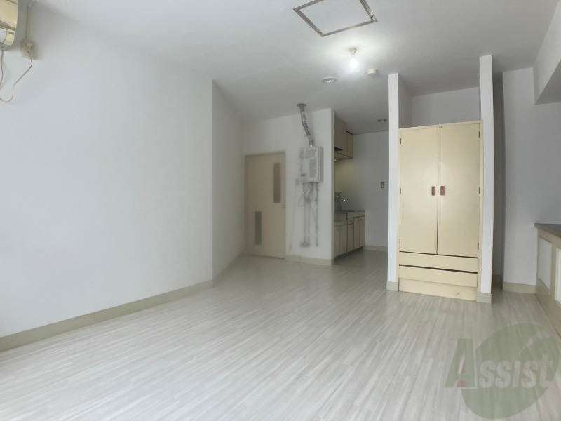 その他部屋・スペース　寝室を別角度から撮りました。どう家具を配置しますか？