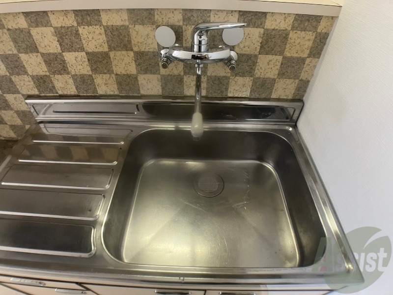 洗面設備　キッチンのシンクはピカピカで掃除意欲が湧いてきそう！