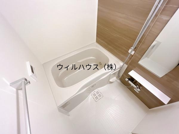 バス・シャワールーム　浴室乾燥機、追い焚き機能付きバス！