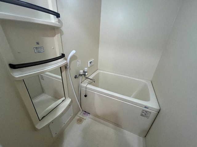 バス・シャワールーム　追い焚き機能付きのお風呂です♪