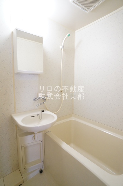 バス・シャワールーム　人気の浴槽付き☆快適にバスタイムをお過ごしいただけます♪