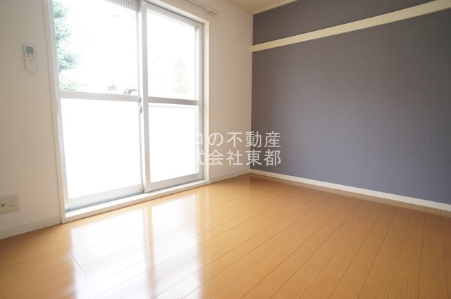 その他部屋・スペース　流行のアクセントクロスでおしゃれなお部屋を楽しみませんか？